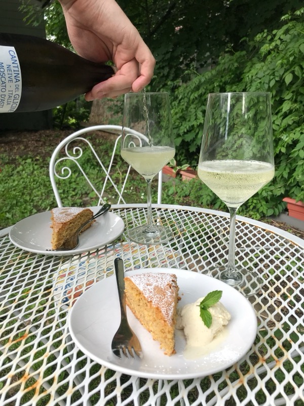 Cake and sparkling wine in the garden